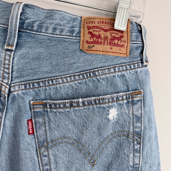 Levi's Women's 501 Cotton High Rise Denim Shorts Sansome St Size 26 56327-0193 - Picture 10 of 16